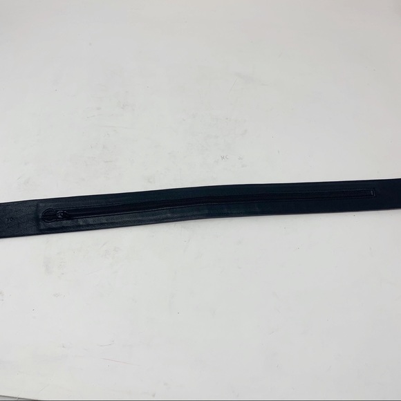 Roundtree & Yorke Mens Black Leather Belt 35/90 - Picture 6 of 9